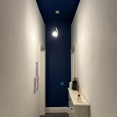 Cosy Meridian Place By Prescott