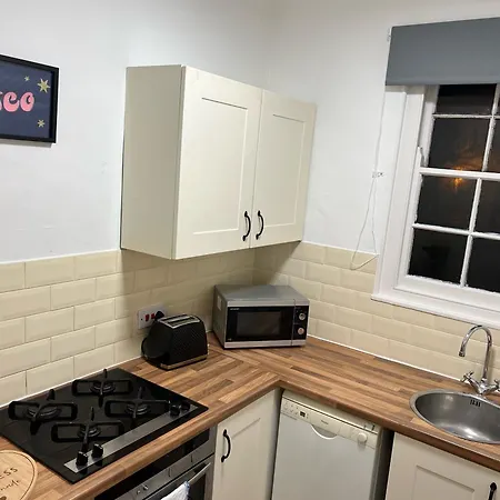 Cosy Meridian Place By Prescott *