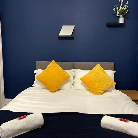 Cosy Meridian Place By Prescott