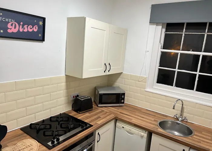 Cosy Meridian Place By Prescott *