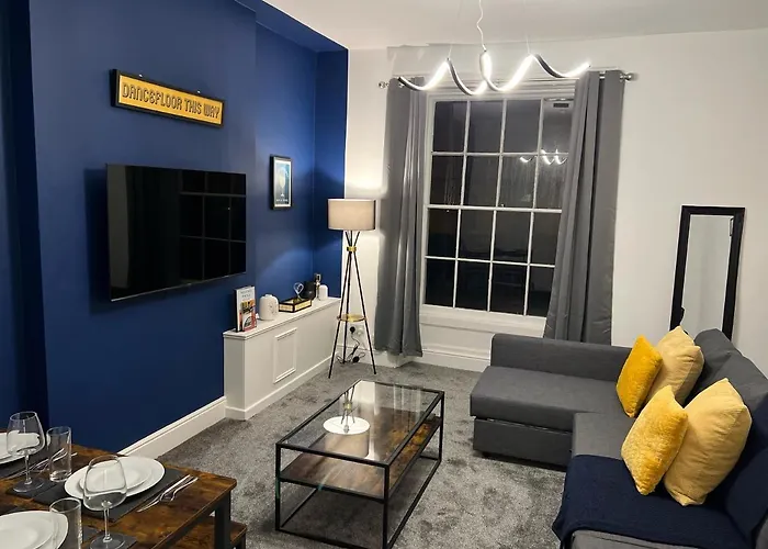 Cosy Meridian Place By Prescott Bristol