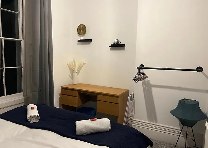 Cosy Meridian Place By Prescott * Bristol